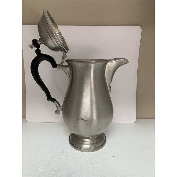 Vintage Oneida Heirloom Pewter Teapot Black Bakelite Handle - Picture 6 of 8